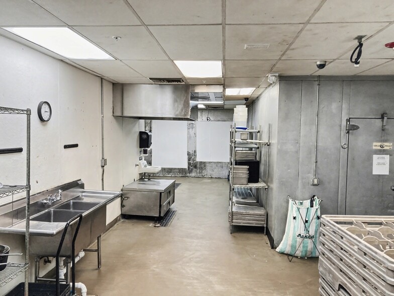 More Photos Of 333 W Albany St, Broken Arrow Restaurant For Sale