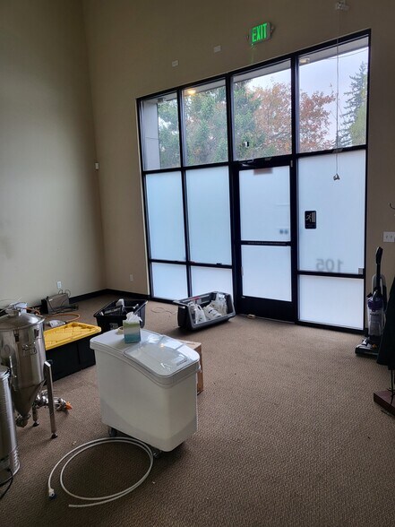 More Photos Of 13131 Mukilteo Speedway, Lynnwood Warehouse For Lease