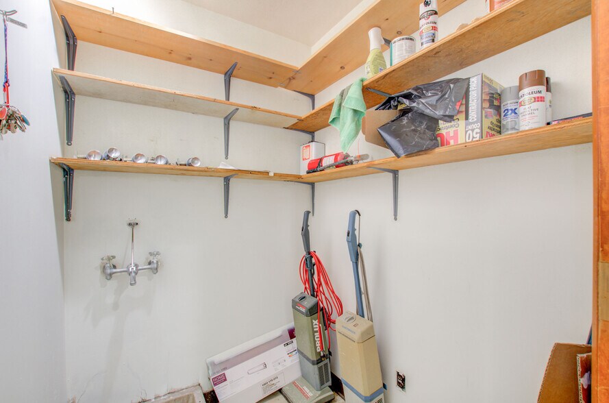 More Photos Of 1010 Burr St, Jackson Medical For Lease