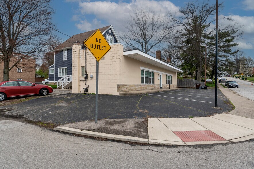 More Photos Of 1917 Sutton Ave, Cincinnati Freestanding For Sale