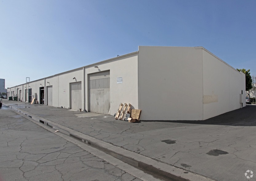 More Photos Of 130-152 E Garry Ave, Santa Ana Warehouse For Lease