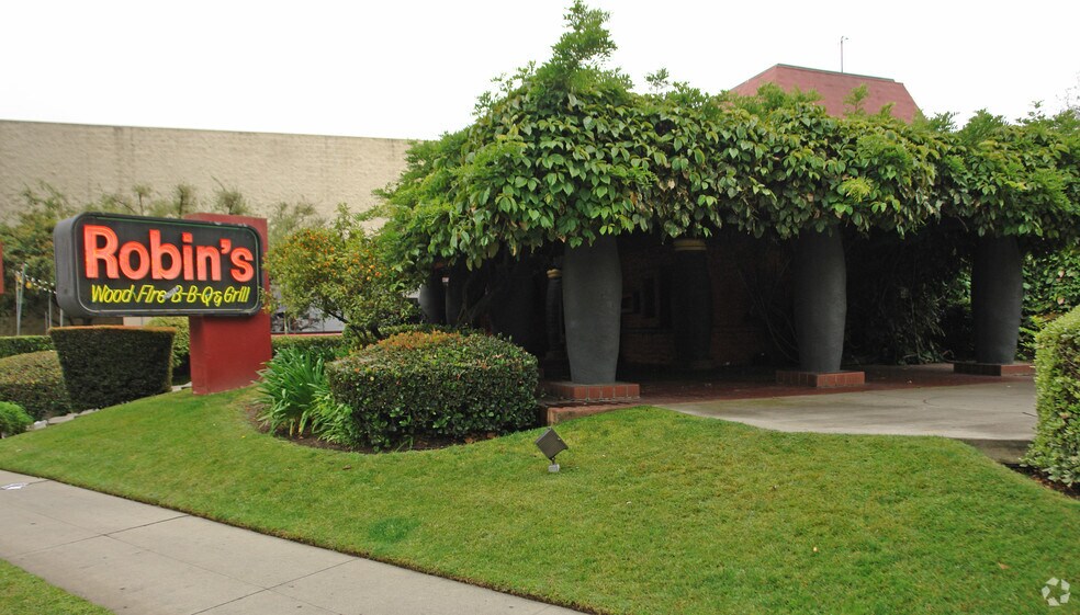 More Photos Of 395 N Rosemead Blvd, Pasadena General Retail For Lease