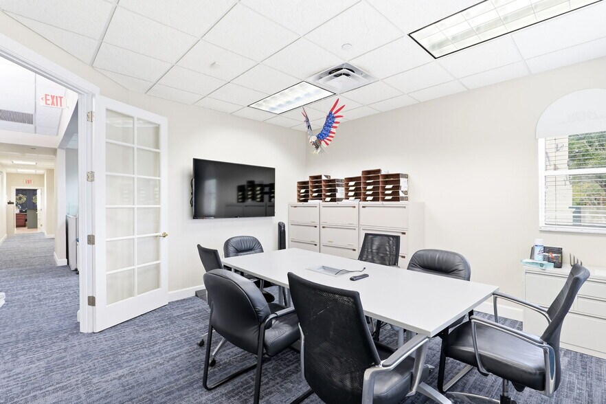 More Photos Of 7351 Office Park Pl, Melbourne Office For Sale