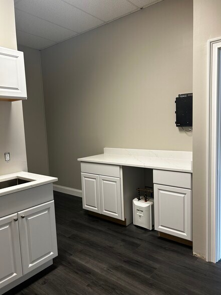 More Photos Of 7610 Post Rd, North Kingstown Freestanding For Lease