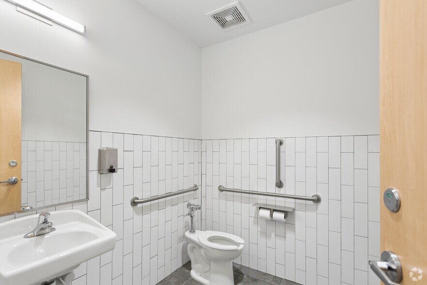 More Photos Of 11400 S Mountain View Cor, South Jordan Distribution For Lease