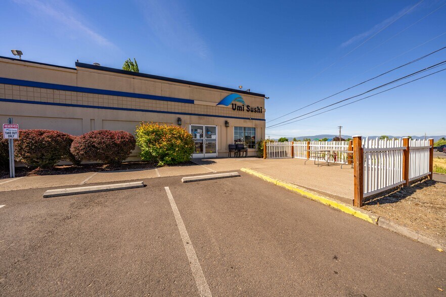 More Photos Of 7338 Crater Lake Hwy, White City Freestanding For Sale