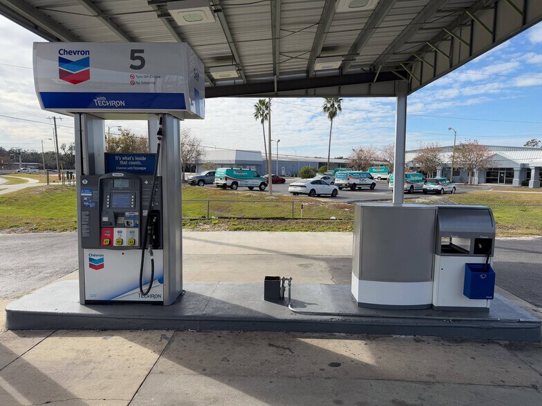 More Photos Of 2141 Crystal Grove Dr, Lakeland Convenience Store For Sale