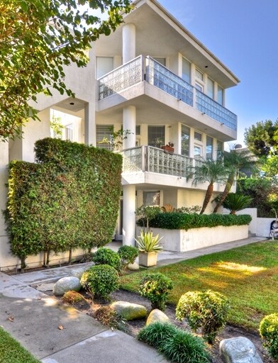 More Photos Of 22 28th Ave, Venice Apartments For Sale