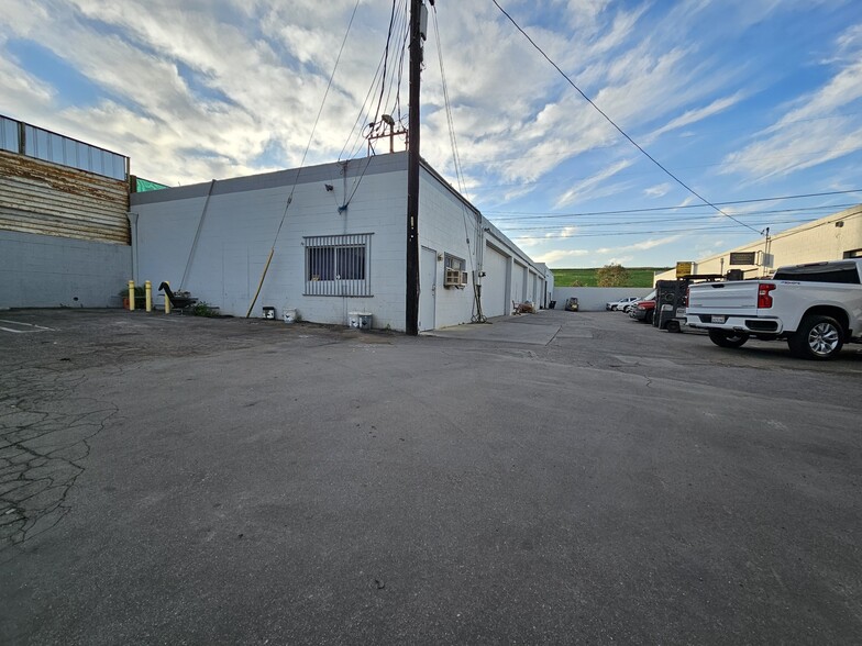 More Photos Of 11654-11660 Sheldon St, Sun Valley Warehouse For Lease