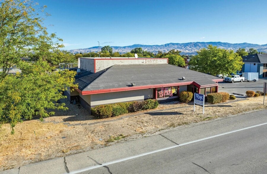 More Photos Of 2580 Airport Way, Boise Restaurant For Lease
