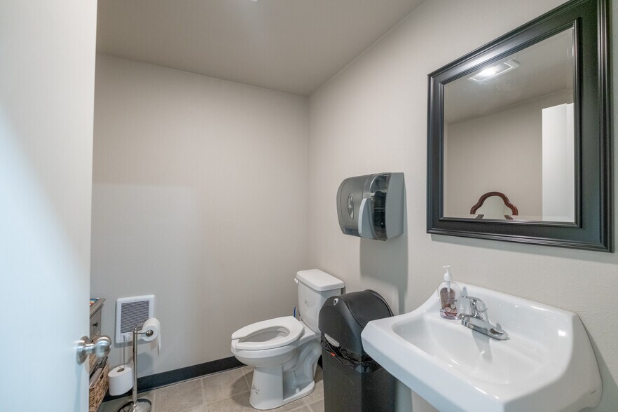 More Photos Of 2175 S Main Rd, Lebanon General Retail For Sale