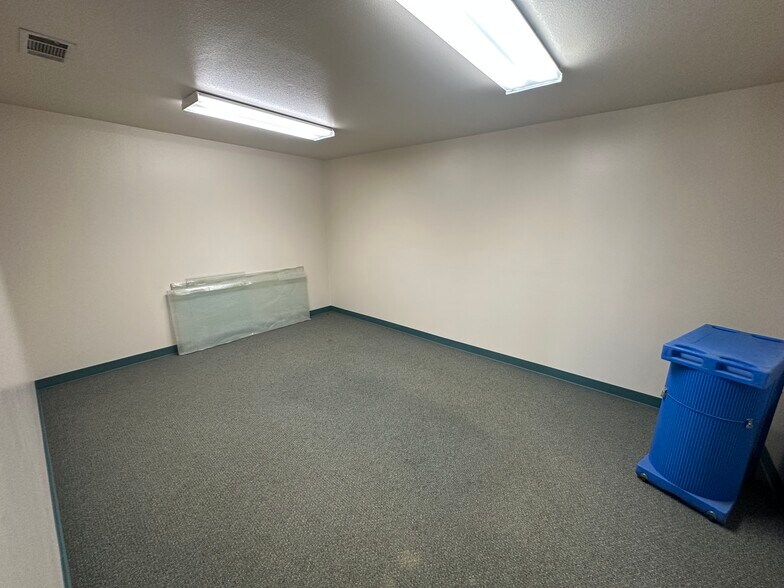 More Photos Of 1156 N Bonnie Brae St, Denton Medical For Lease