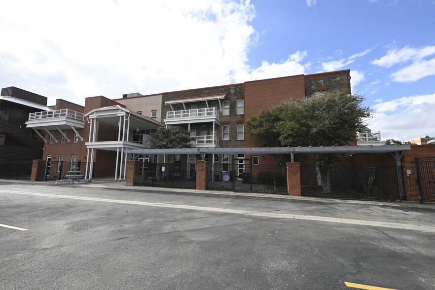 Primary Photo Of 118 N Medina, San Antonio Office For Sale