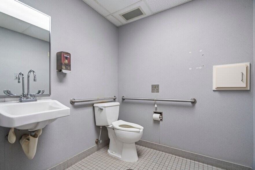 More Photos Of 170 Cardiology Pl, Commerce Healthcare For Lease