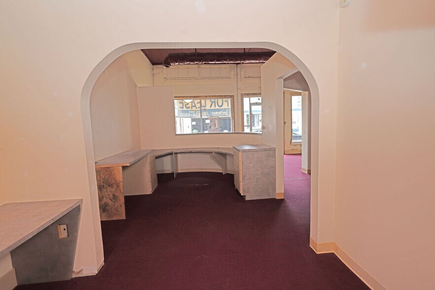 More Photos Of 303 E Main St, Humble Office For Lease