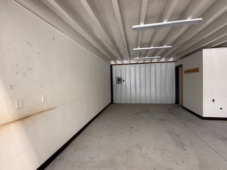 More Photos Of 1040 Park Ct, Greensboro Warehouse For Sale