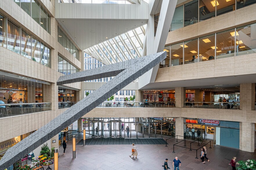 More Photos Of 220 S 6th St, Minneapolis Office For Lease