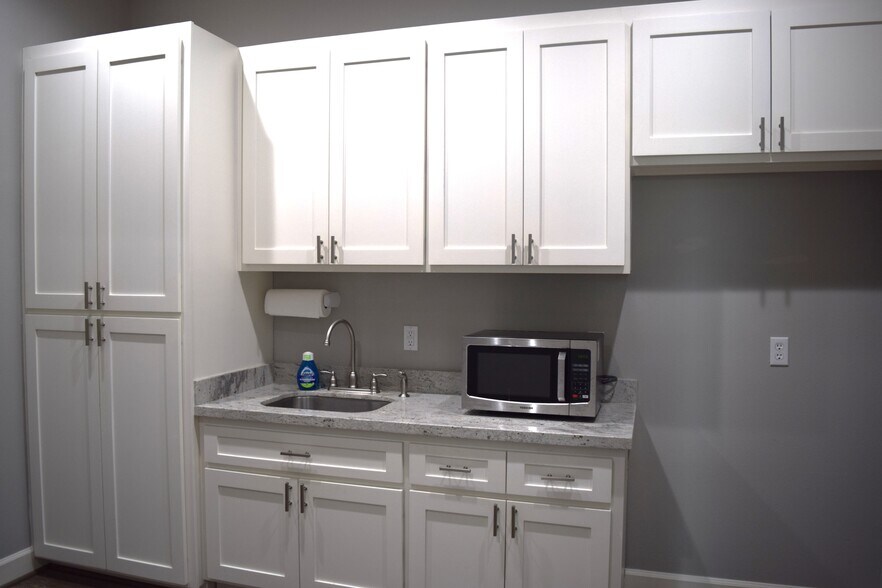 More Photos Of 1000 Broadway St, Pearland Office For Sale