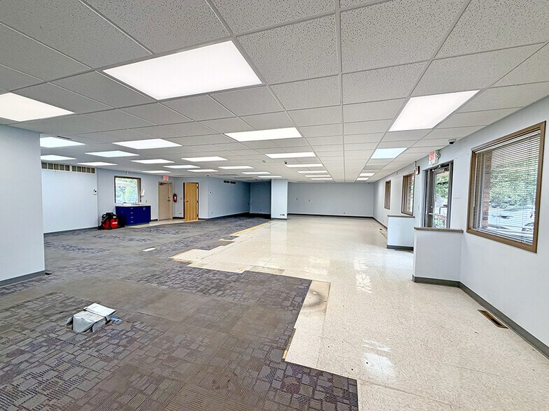 More Photos Of 2900 Frank Scott Pky W, Belleville Medical For Sale