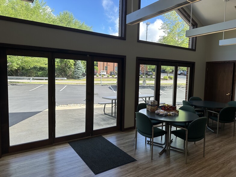 More Photos Of 500 COMMERCE Dr, Coraopolis Office For Sale