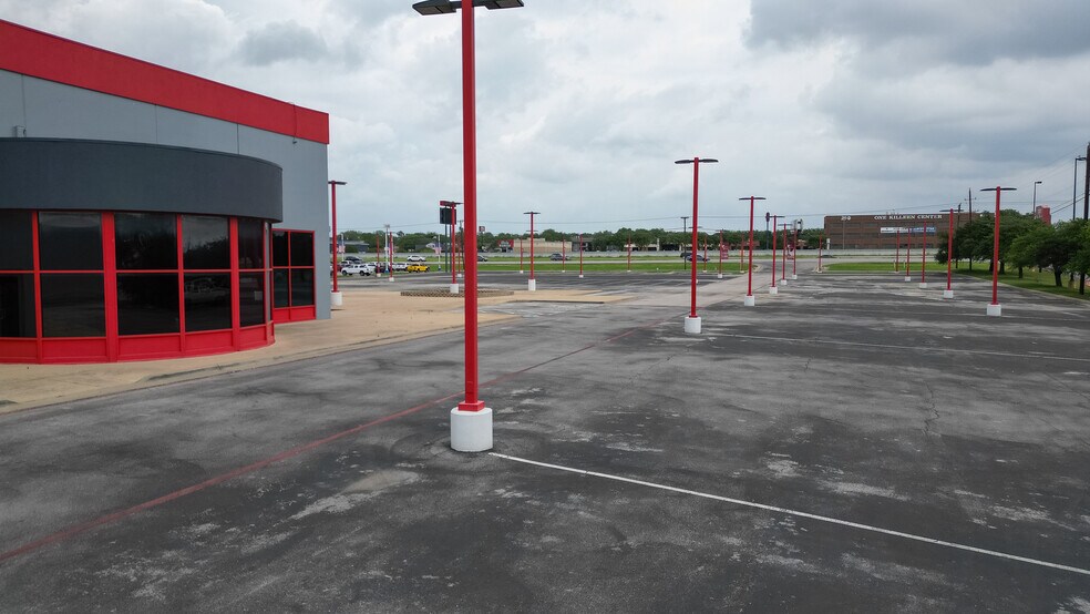 More Photos Of 1902 E Central Texas Expy, Killeen Auto Dealership For Lease