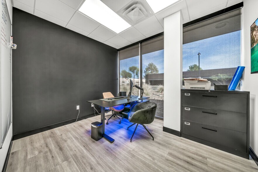 More Photos Of 14505 N Hayden Rd, Scottsdale Light Distribution For Lease