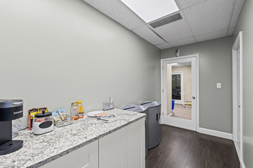 More Photos Of 10521 Judicial Dr, Fairfax Medical For Sale