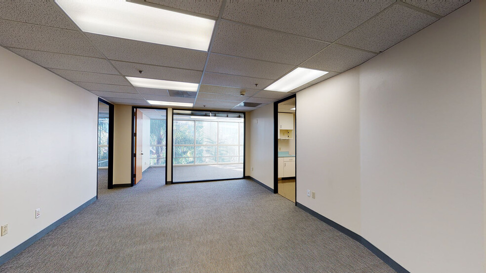 Primary Photo Of 16133 Ventura Blvd, Encino Office For Lease