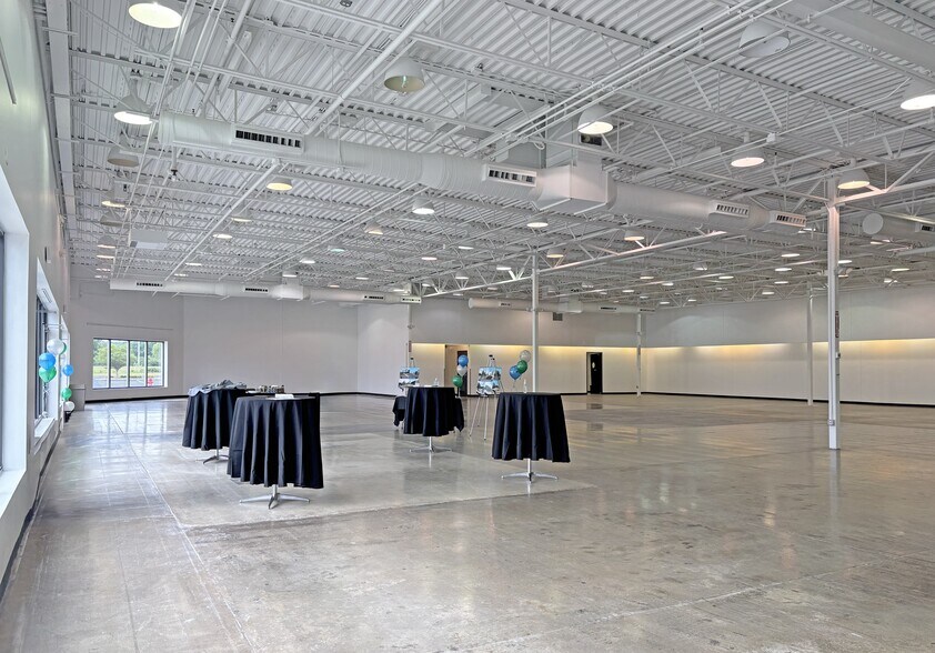 More Photos Of 9911 Avon Lake Rd, Burbank Unknown For Lease