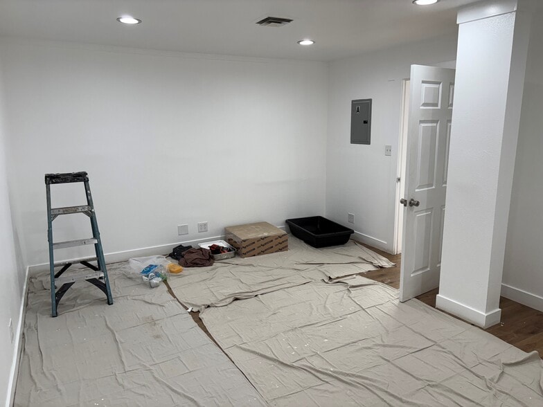 More Photos Of 515-521 W Ramsey St, Banning Storefront Retail Office For Lease