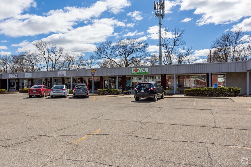 More Photos Of 4940-4944 Franklin Ave, Des Moines Unknown For Lease