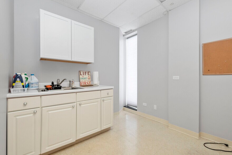 More Photos Of 500 Ashland Ave, Chicago Heights Medical For Sale
