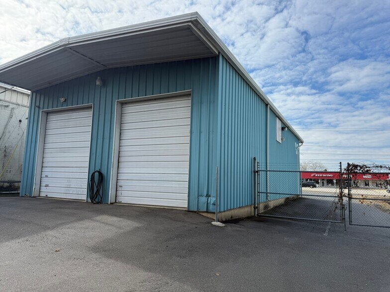 More Photos Of 210 N Polk St, Pineville Freestanding For Sale