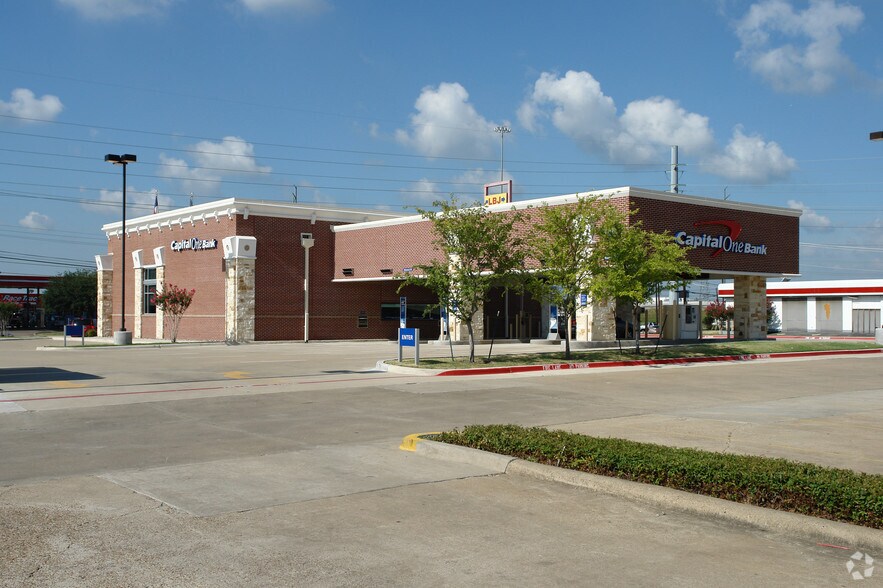 More Photos Of 2015 Northwest Hwy, Garland Bank For Sale