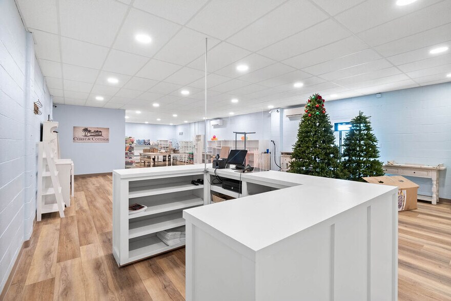 More Photos Of 1700 Highway 35 N, Rockport Storefront Retail Office For Sale