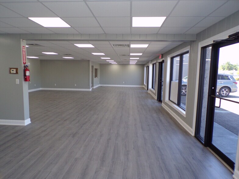 More Photos Of 845-845 N Florida Ave, Lakeland General Retail For Sale