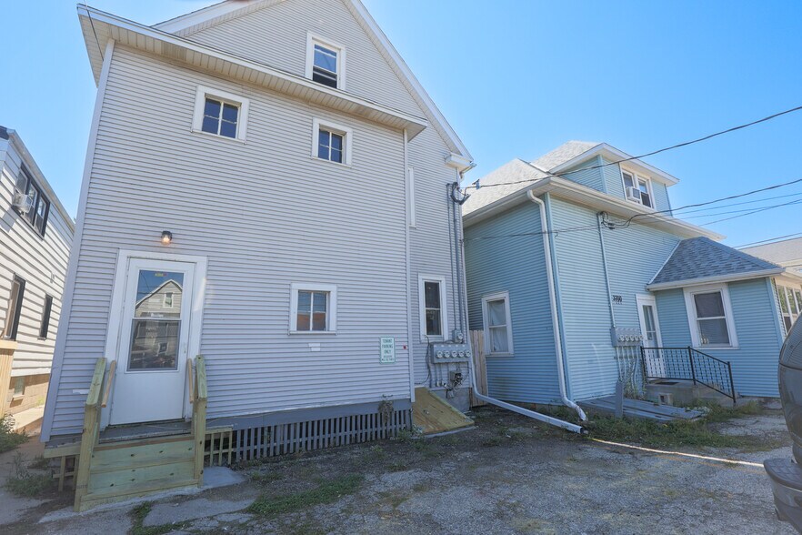 More Photos Of 3700 E Pulaski Ave, Cudahy General Retail For Sale