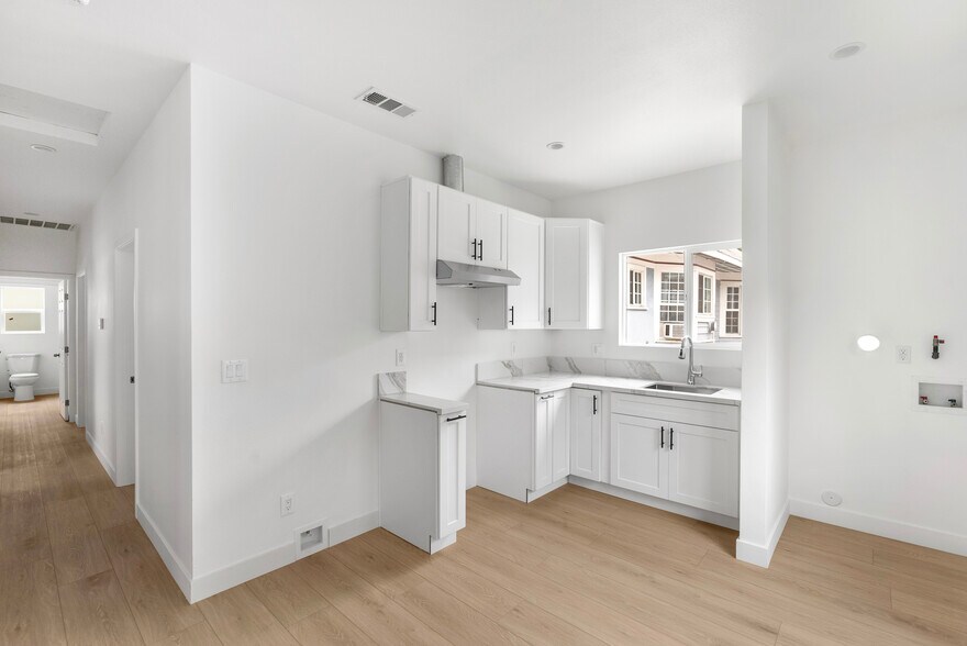 More Photos Of 1955 Bonsallo Ave, Los Angeles Apartments For Sale