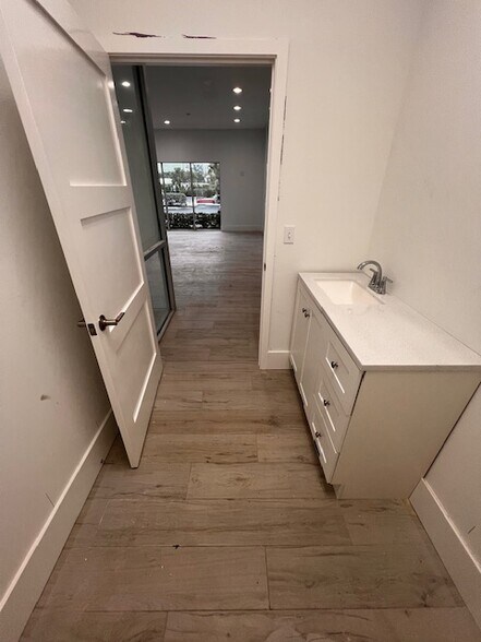 More Photos Of 2407 Periwinkle Way, Sanibel Unknown For Lease