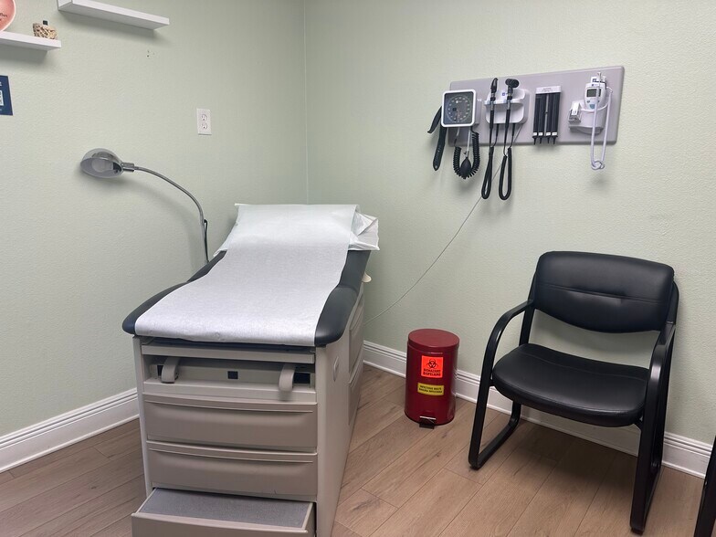 More Photos Of 506 4th Ave W, Palmetto Medical For Sale