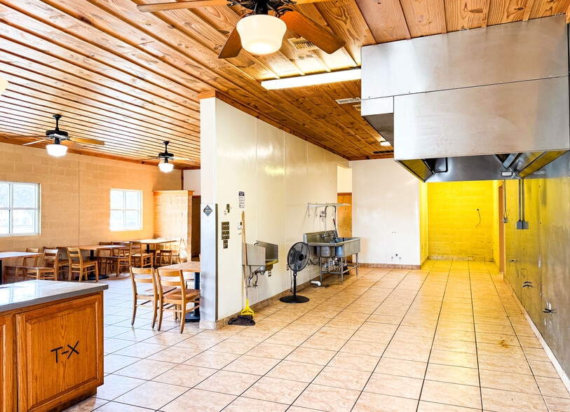 More Photos Of 115 E 8th St, Cisco Restaurant For Sale
