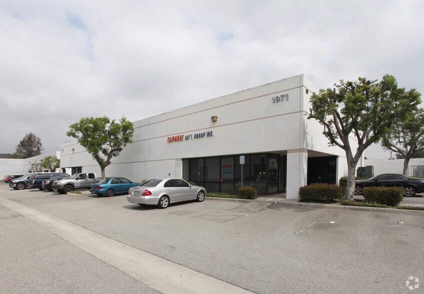 More Photos Of 1971-1973 W Holt Ave, Pomona Manufacturing For Lease