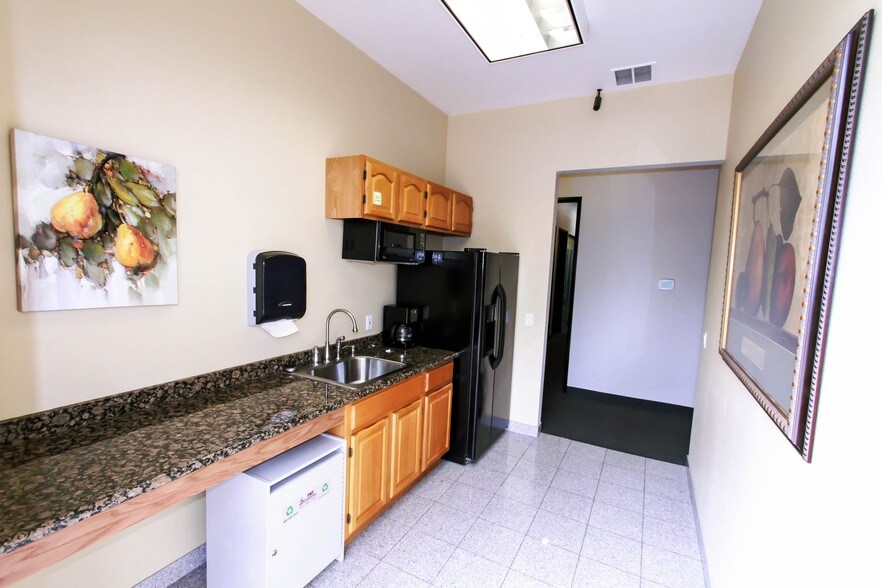 More Photos Of 1830 S Alma School Rd, Mesa Medical For Sale