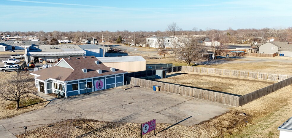 More Photos Of 520 S Ramsey Dr, Valley Center Freestanding For Sale