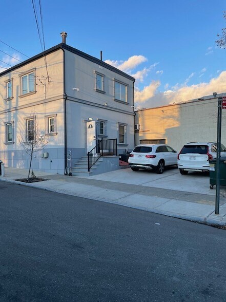 More Photos Of 3936 Amboy Rd, Staten Island Medical For Sale
