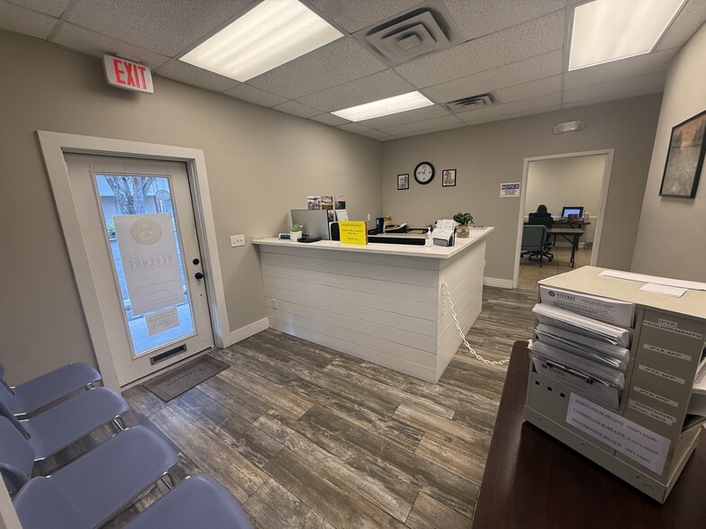 More Photos Of 2318 Pass Rd, Biloxi Office Residential For Lease