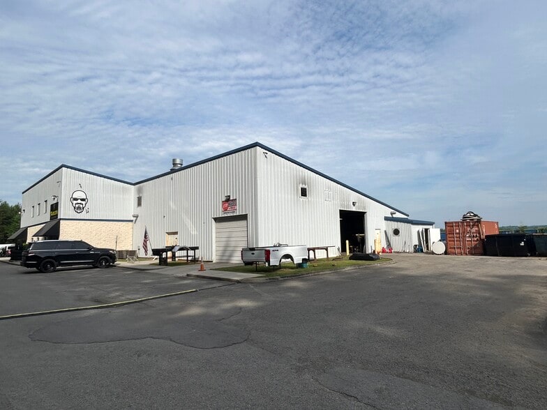 More Photos Of 8812 Kingston Pike, Knoxville Warehouse For Lease