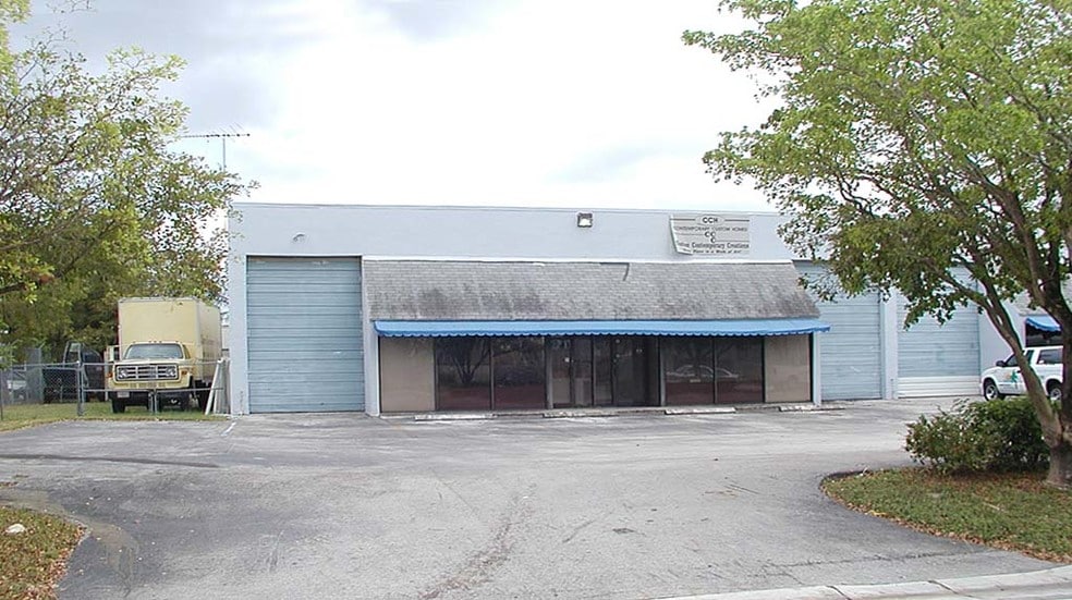 More Photos Of 14305-14319 SW 142nd Ave, Miami Warehouse For Lease