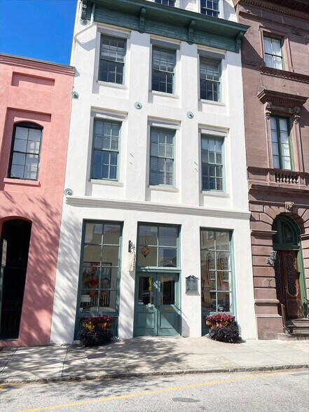 More Photos Of 111 E Bay St, Charleston Storefront Retail Office For Lease