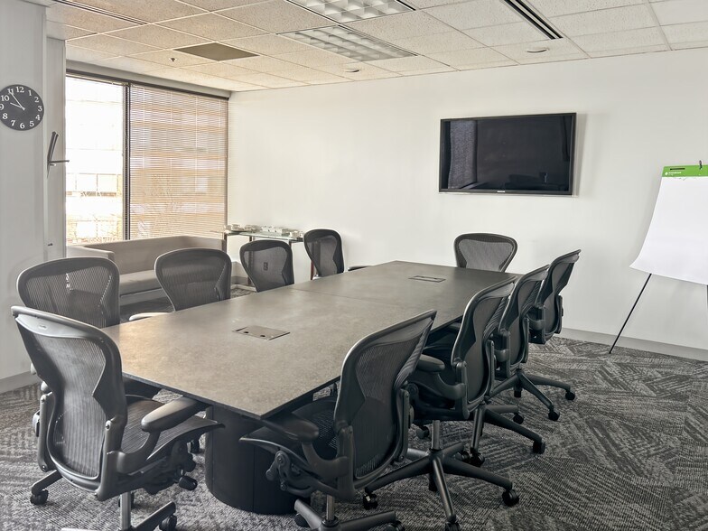 More Photos Of 10451 Mill Run Cir, Owings Mills Coworking Space